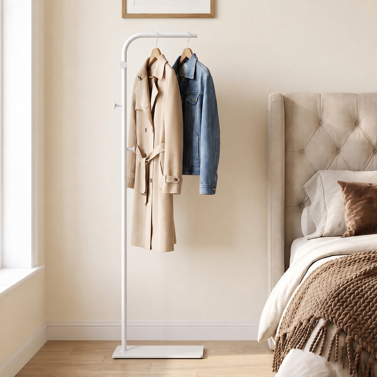 HOMCOM Garment Rack With Three Side Hooks And White Marble Base