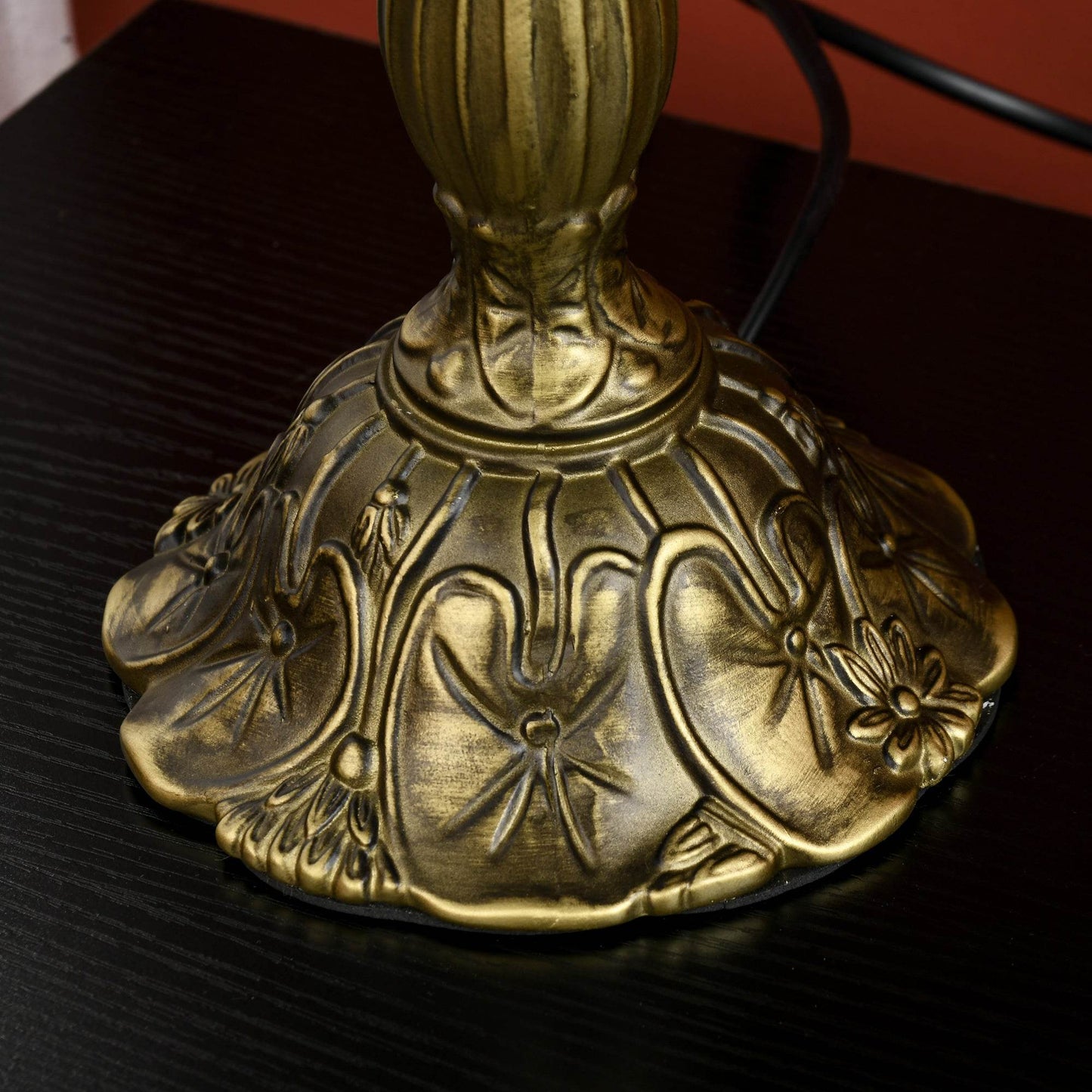 HOMCOM Artisan Handcrafted Stained Glass Table Lamp, Colorful Collectible for Living Room & Bedroom, 31cm Diameter x 48cm Height, Zinc Alloy Base - ALL4U RETAILER LTD