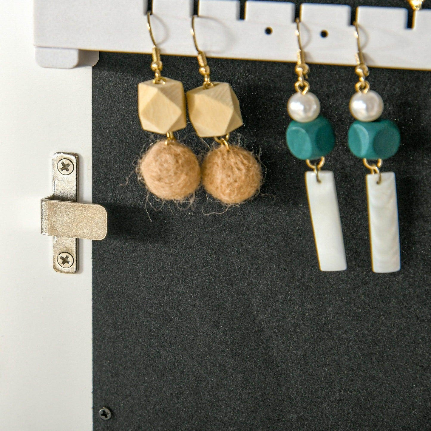 HOMCOM Lockable Jewellery Cabinet with Mirror - ALL4U RETAILER LTD