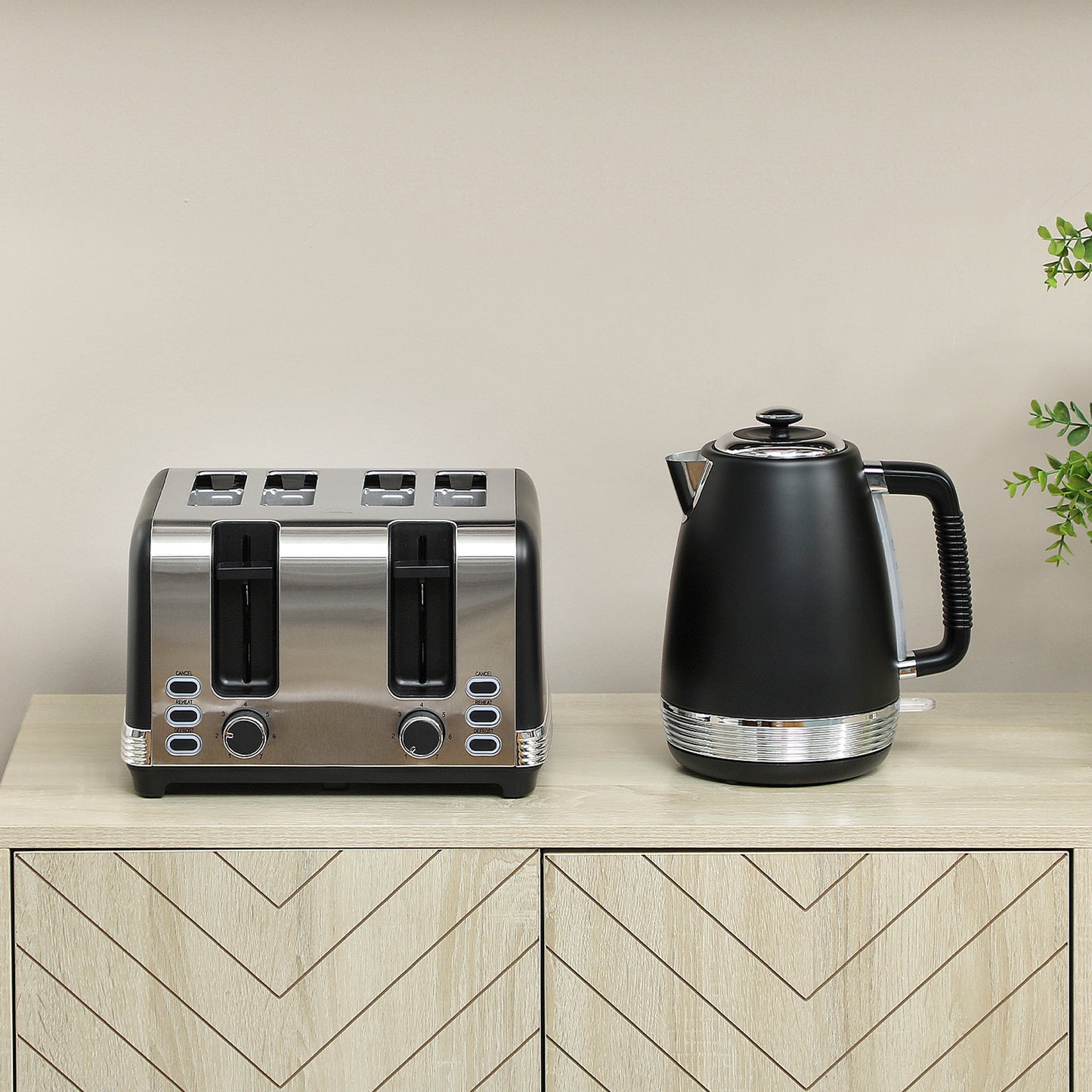 HOMCOM Stainless Steel Panel Kettle And Four Slot Toaster Set Black With 1.7L Kettle UK Strix Thermostat Auto Shut Off