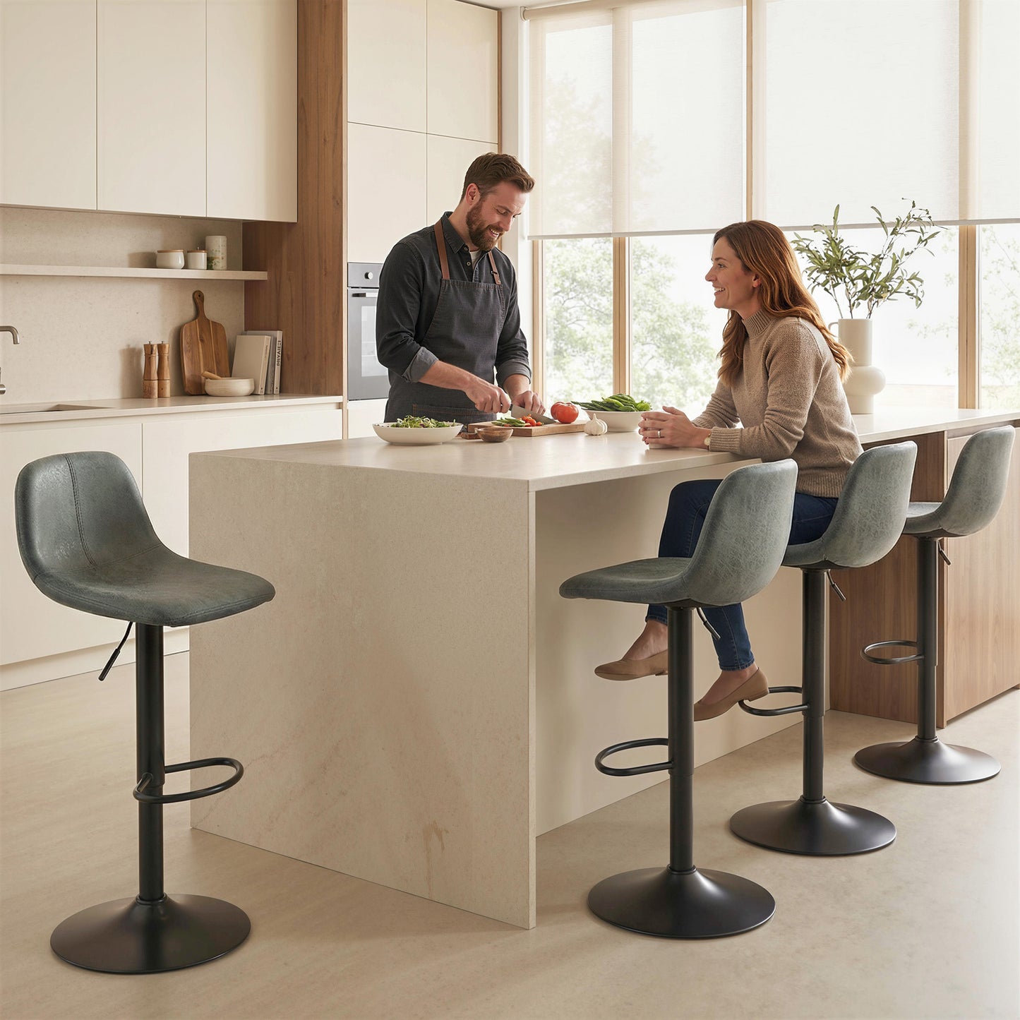 HOMCOM Set of 2 Adjustable Swivel Bar Stools with Footrest for Kitchen Island and Dining Room Green