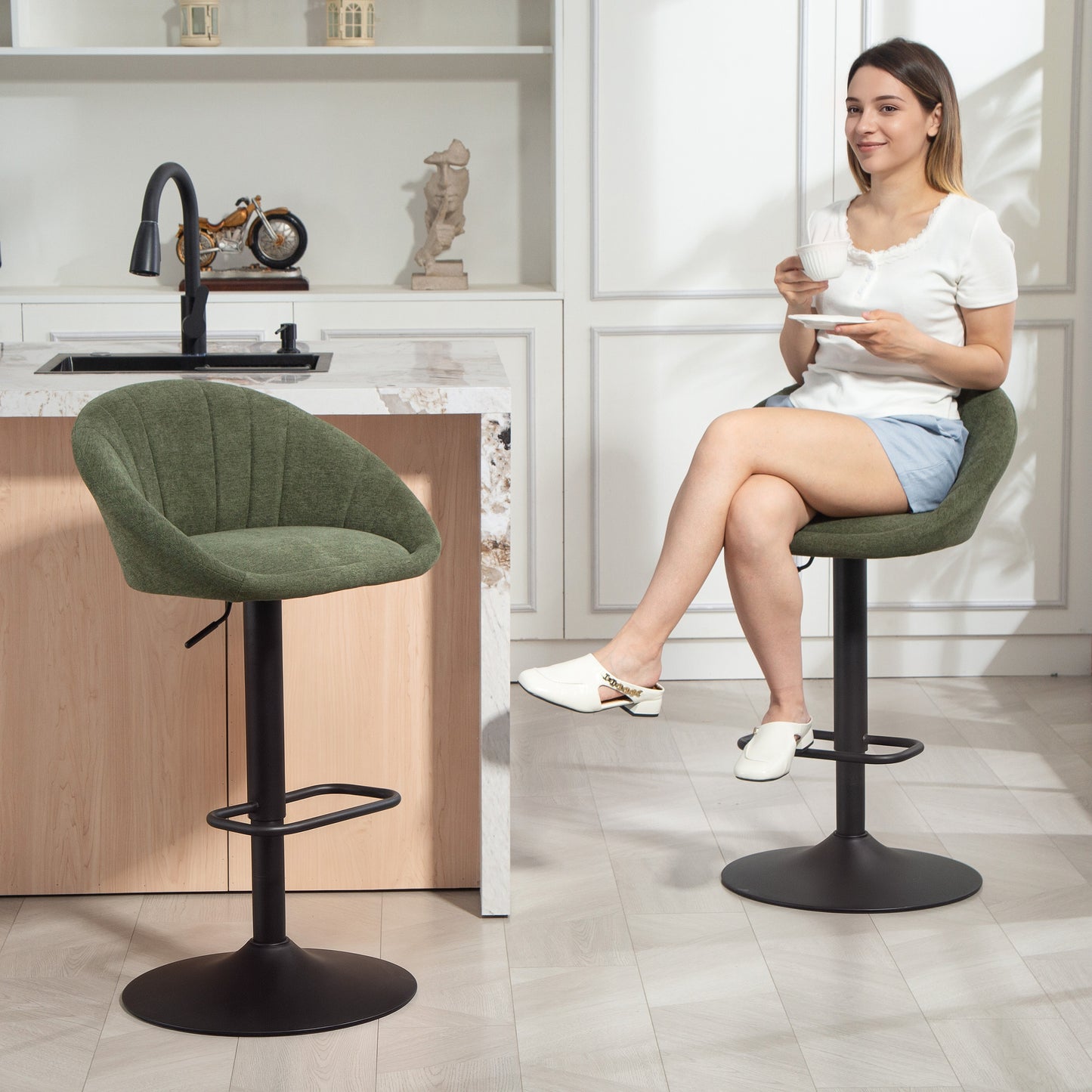 HOMCOM Set of Two Relaxed Tub Bar Stools Dark Green Adjustable Height 62 to 82 cm 360 Degree Swivel Seats