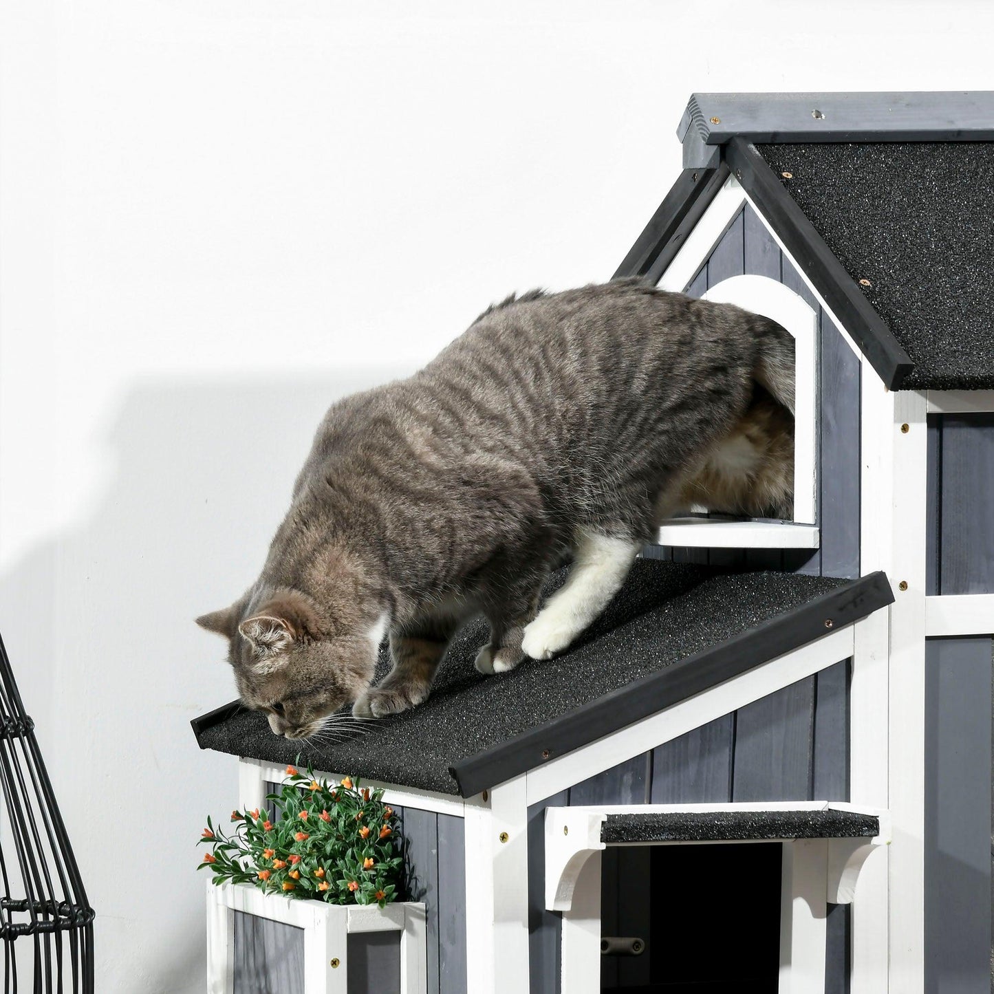 PawHut Outdoor Wooden Cat House with Flower Pot and Water-resistant Roof - ALL4U RETAILER LTD