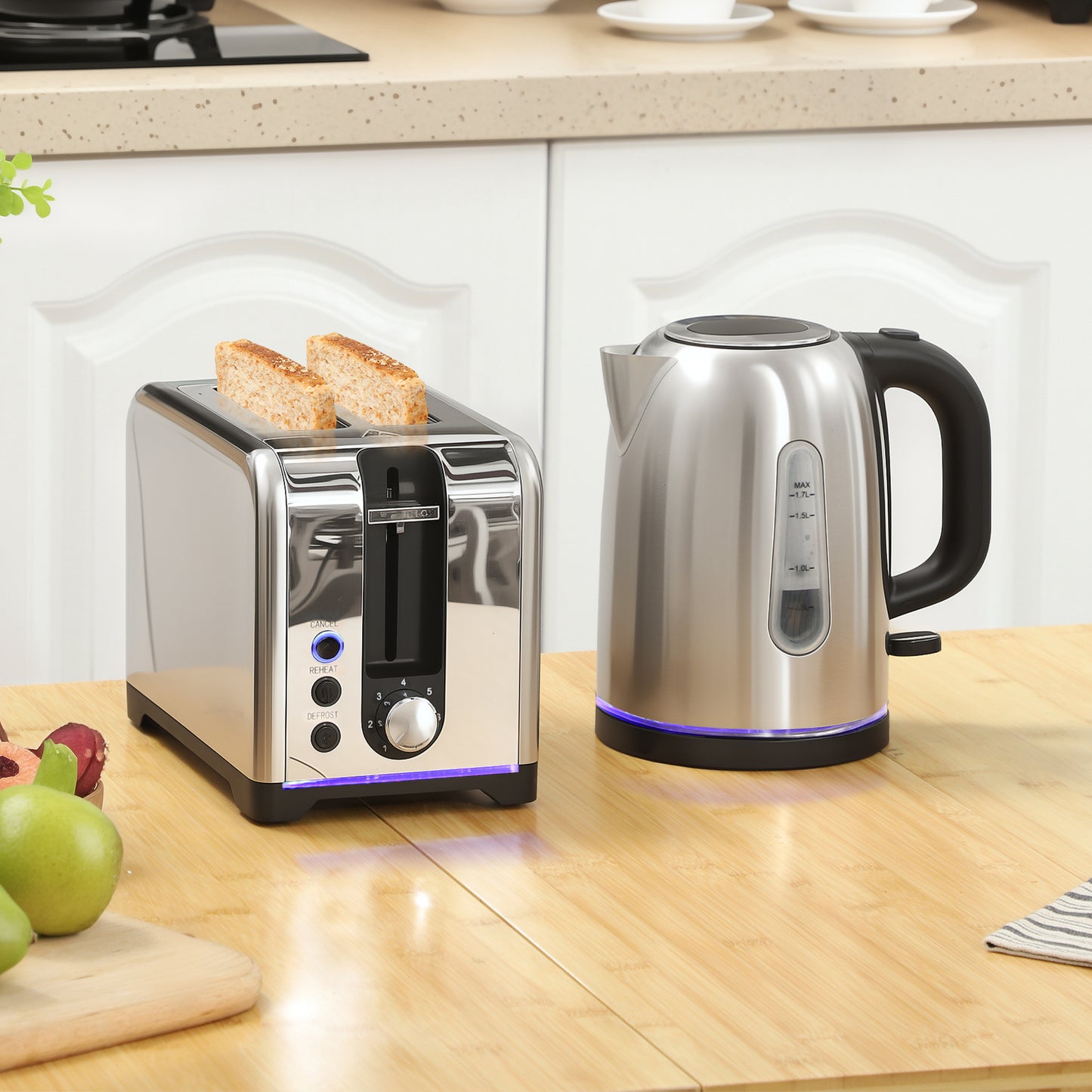 HOMCOM Polished Toaster and Kettle Set Silver Tone With 1.7L Kettle Capacity and LED Indicator