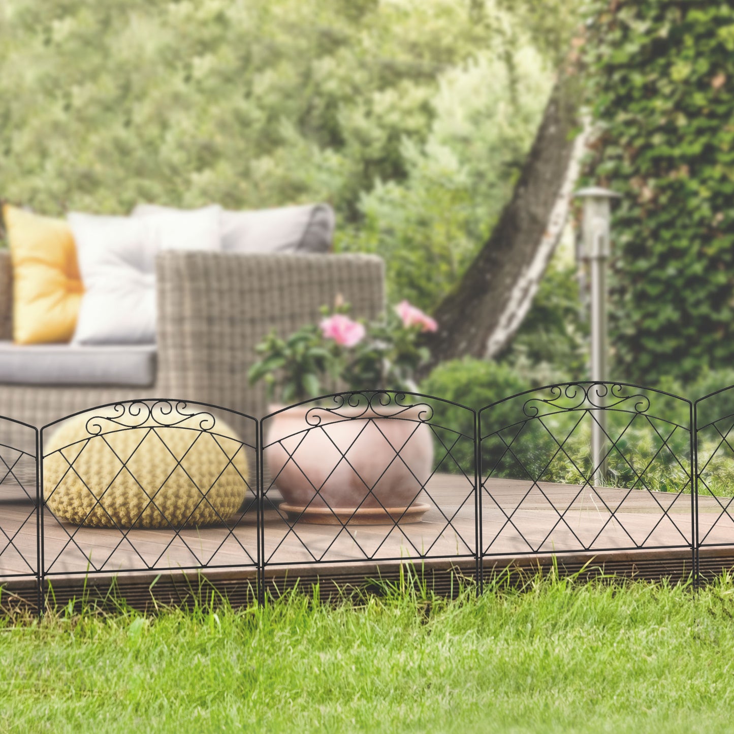 Outsunny 3m Decorative Metal Garden Fence With Swirl Pattern And Flexible Panels For Irregular Edges