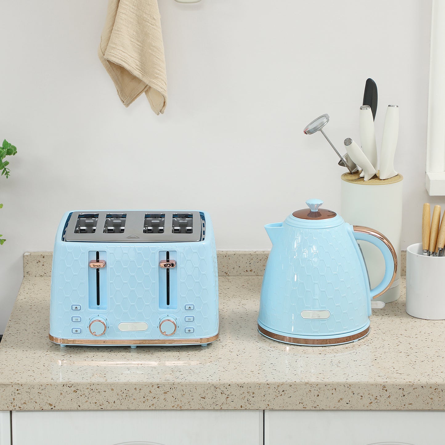 HOMCOM Kettle and Toaster Set 1.7L 3000W 4 Slice Toaster with 7 Browning Levels Light Blue Honeycomb Pattern