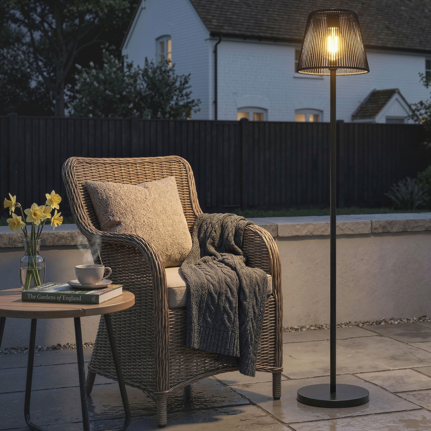 Outsunny Outdoor Solar Floor Lamp USB C Rechargeable, Adjustable Height IP44 Waterproof Garden Lighting