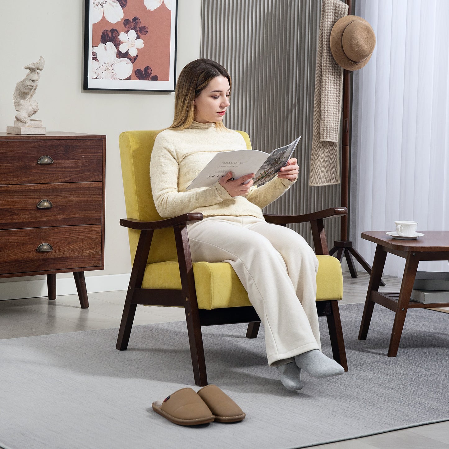 HOMCOM Nordic Velvet Armchair With Solid Wood Frame And Soft Thick Padding In Champagne For Living Room And Bedroom
