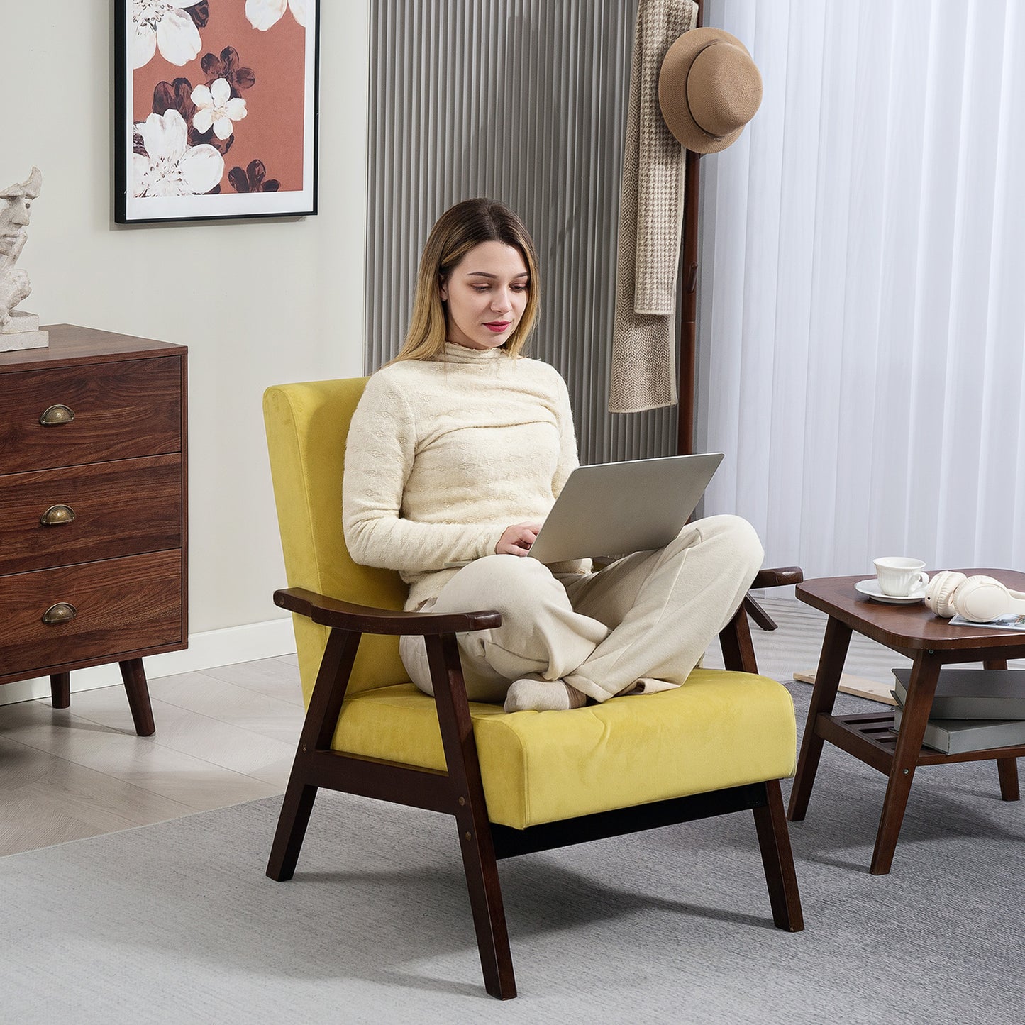 HOMCOM Nordic Velvet Armchair With Solid Wood Frame And Soft Thick Padding In Champagne For Living Room And Bedroom