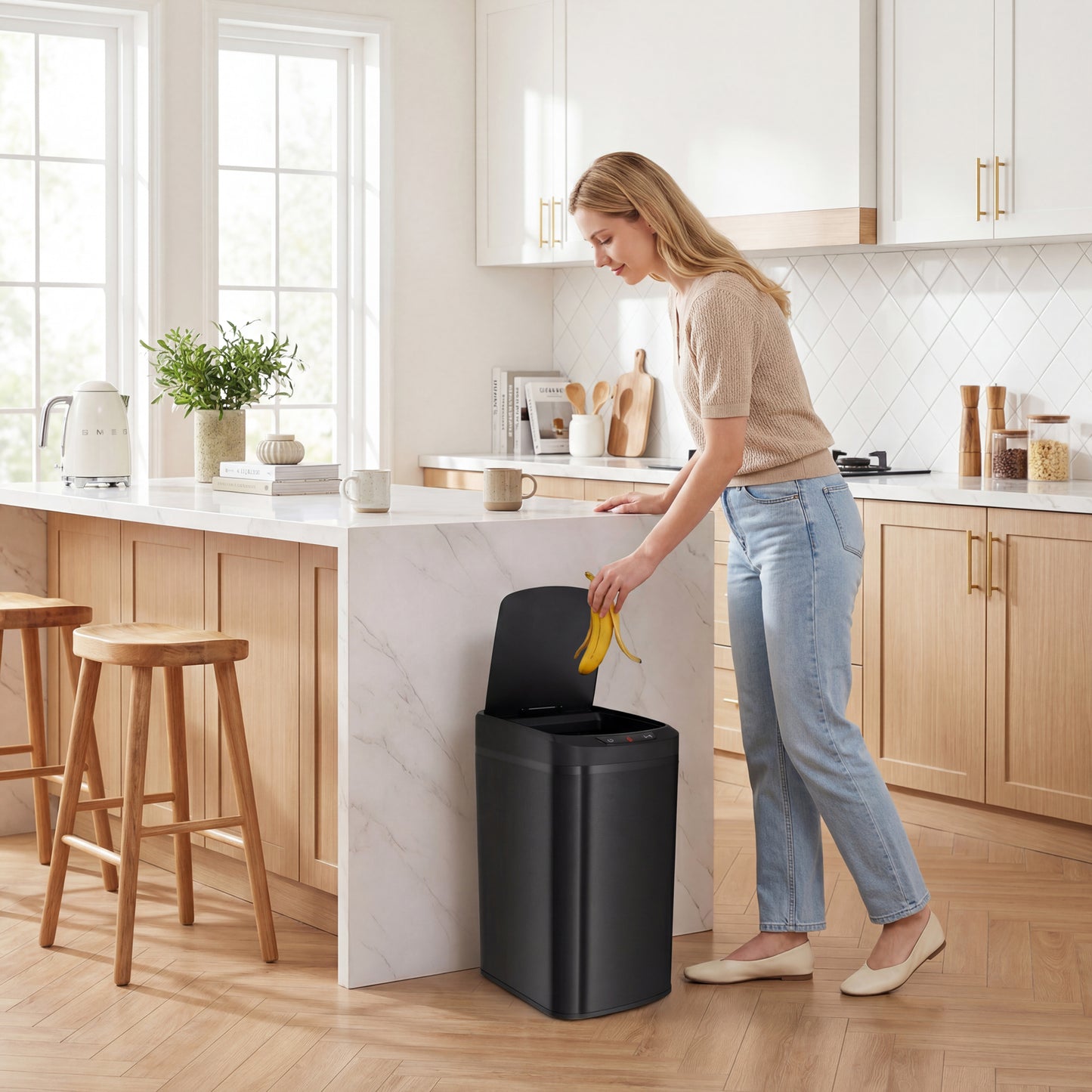 HOMCOM 12L Sensor Bin Automatic Touchless Motion Sensor Kitchen Bin in Fingerprint Resistant Stainless Steel Black