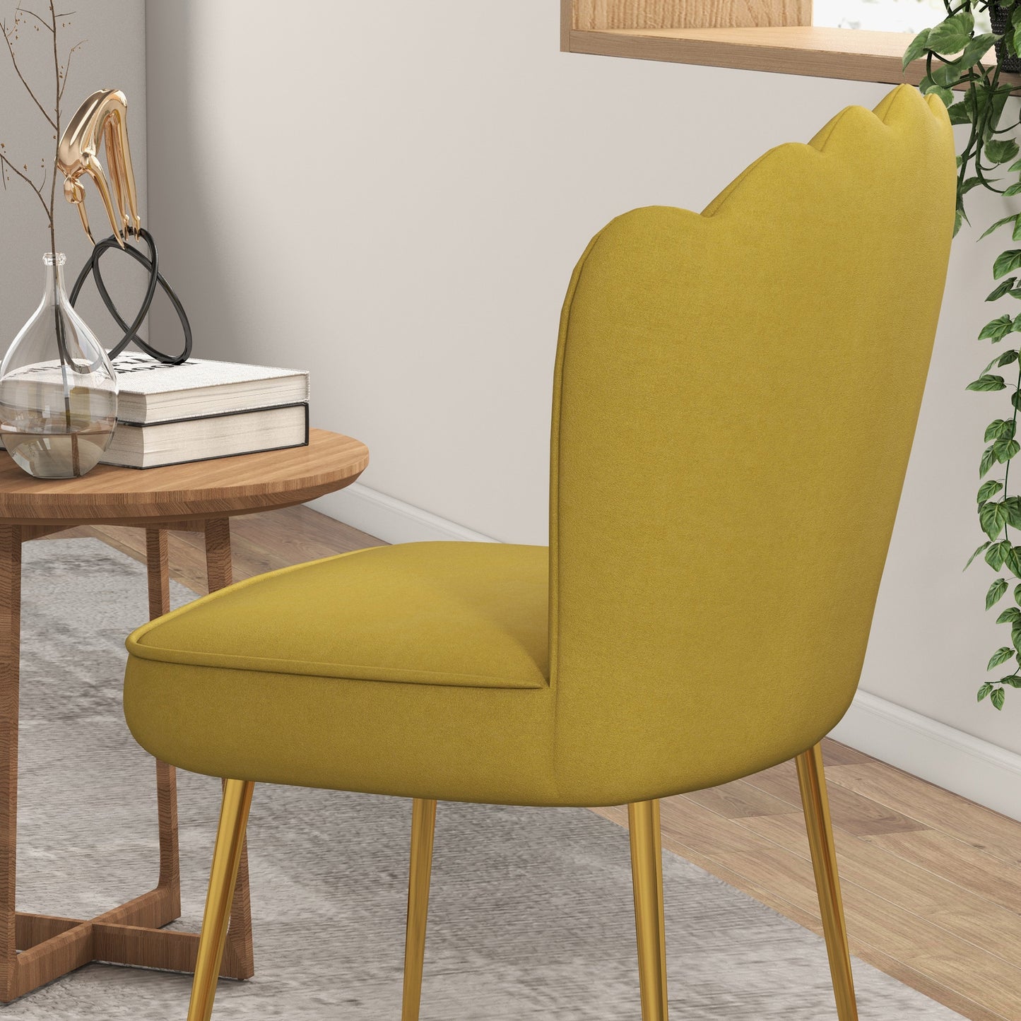 HOMCOM Stylish Yellow Velvet Shell Accent Chair with Gold Legs