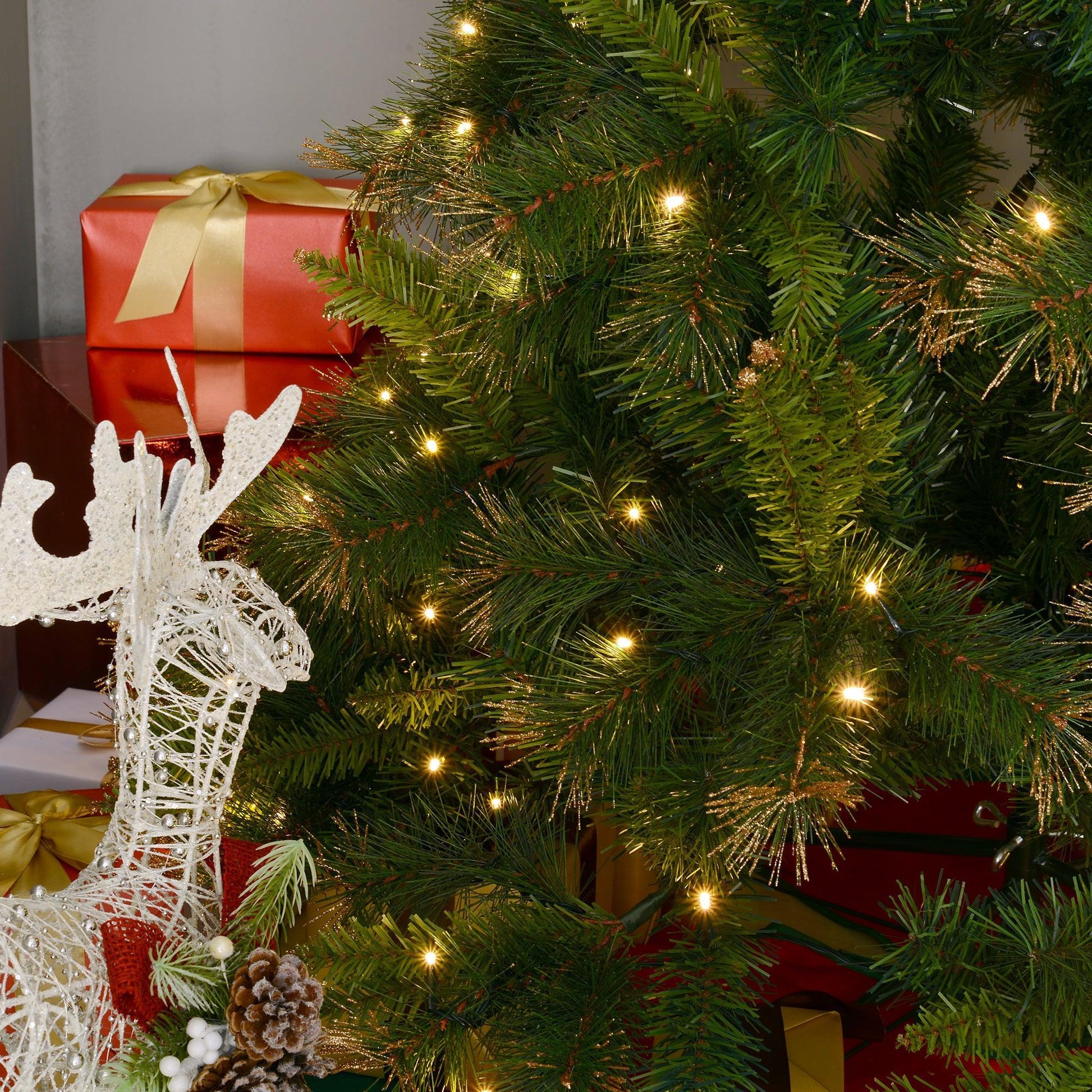 HOMCOM 1.5m Pre-Lit Christmas Tree with Metal Stand - ALL4U RETAILER LTD