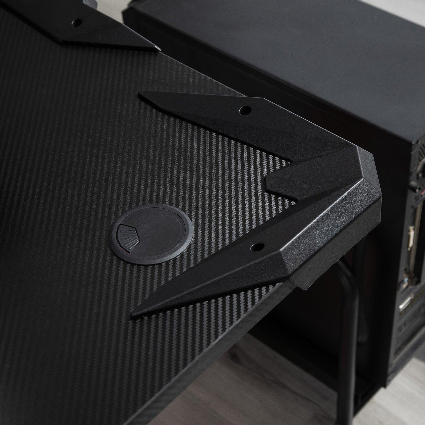 HOMCOM Gaming Desk: Sleek Ergonomic Design - ALL4U RETAILER LTD