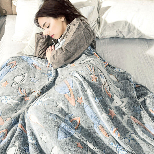 HOMCOM Glow in The Dark Flannel Fleece Sofa Blanket - Cozy & Warm - ALL4U RETAILER LTD