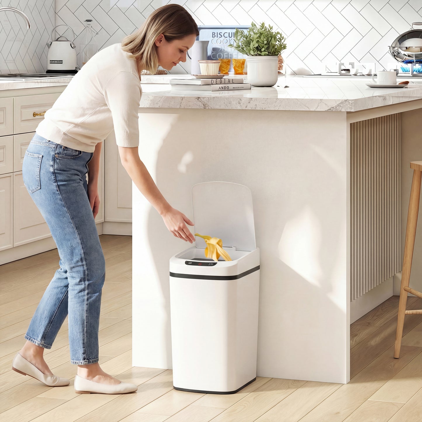HOMCOM 12L Sensor Bin Automatic Touchless Motion Sensor Kitchen Bin Fingerprint Resistant Stainless Steel White