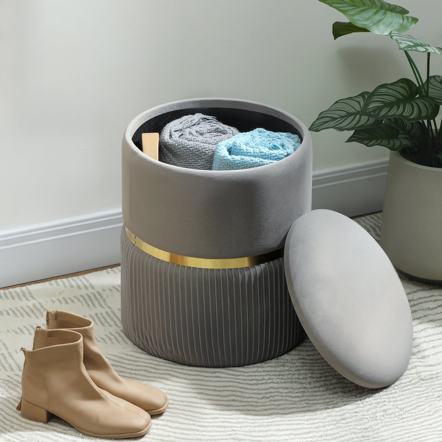 HOMCOM Velvet Feel Storage Ottoman With Under Seat Storage In Light Grey For Living Room