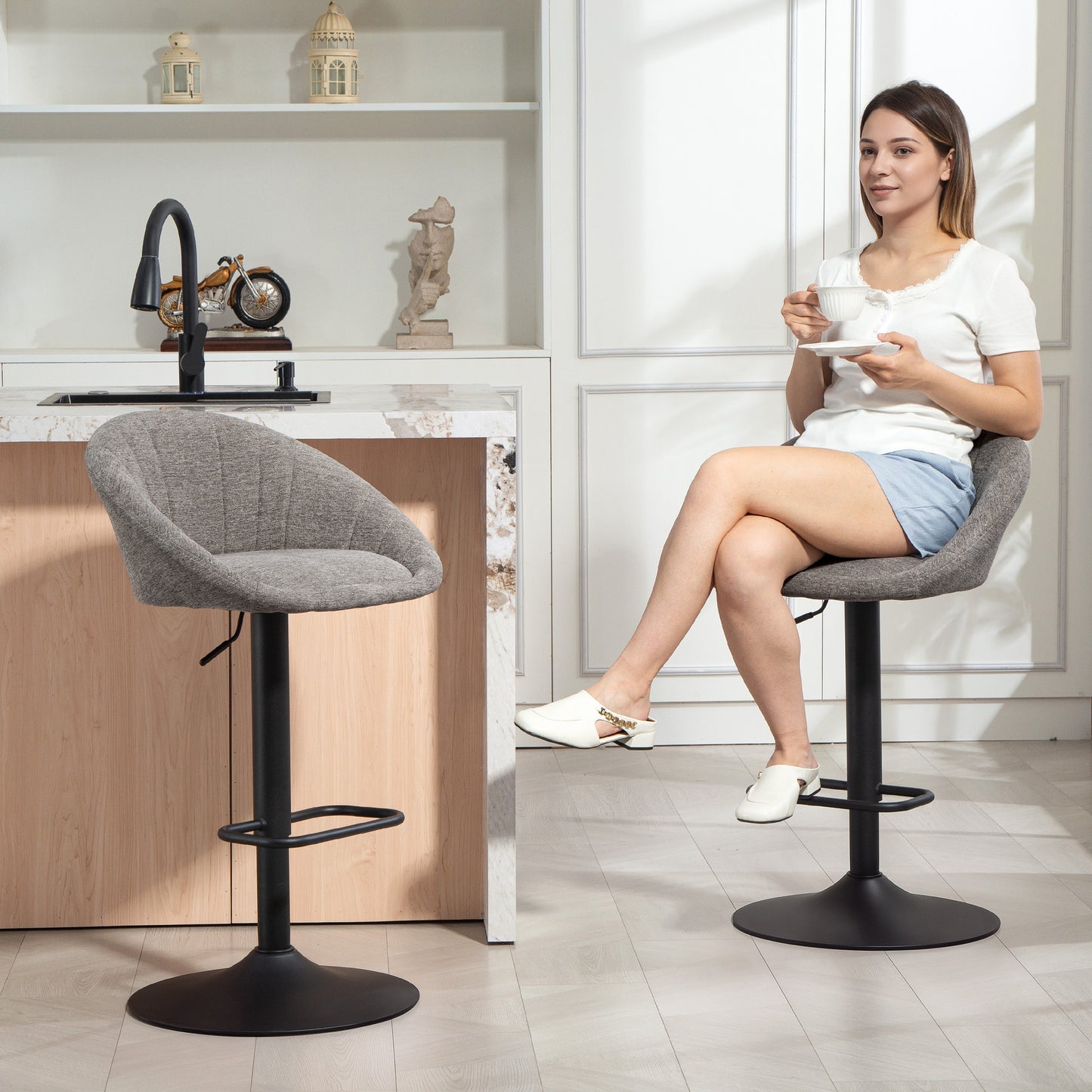 HOMCOM Set Of Two Relaxed Tub Bar Stools Grey With Adjustable Height 62 To 82 Cm And 360 Degree Swivel