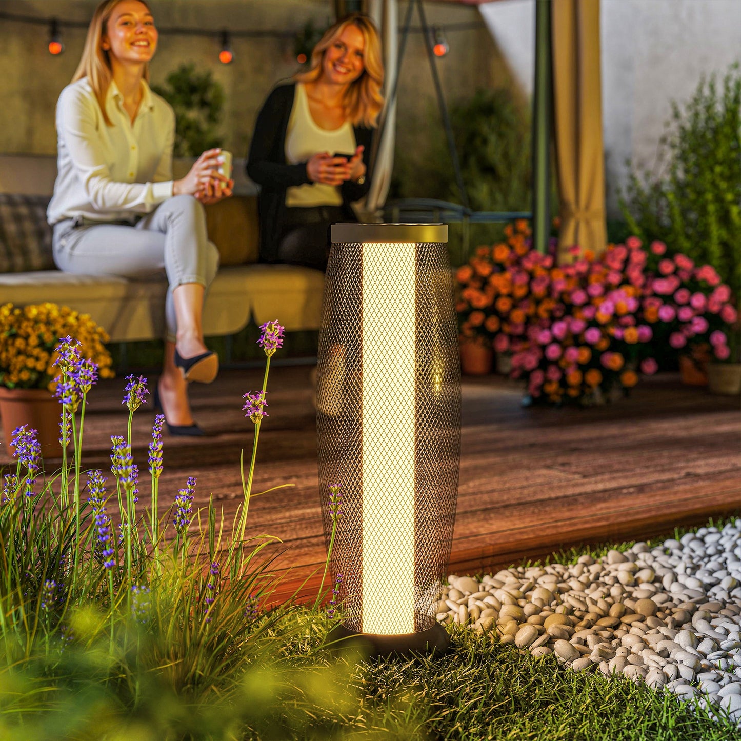 Outsunny 71.5 cm Tall Garden Solar Floor Lamp With Metal Wire Shade IP44 Auto On Off LED Black Outdoor Pathway Light