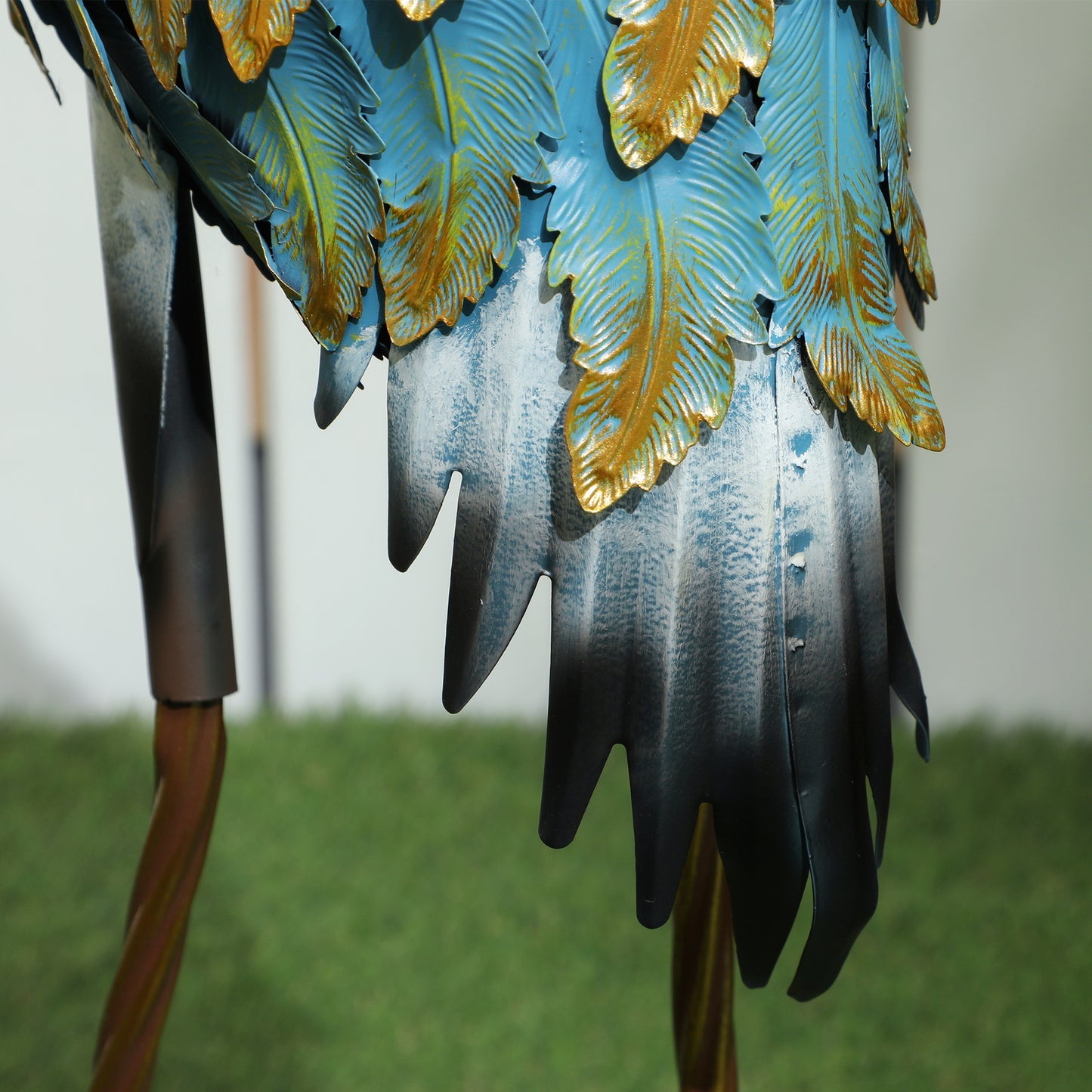 Outsunny Heron Garden Statue Metal Outdoor Ornament With Stakes 63 cm Tall Multicolor Decor