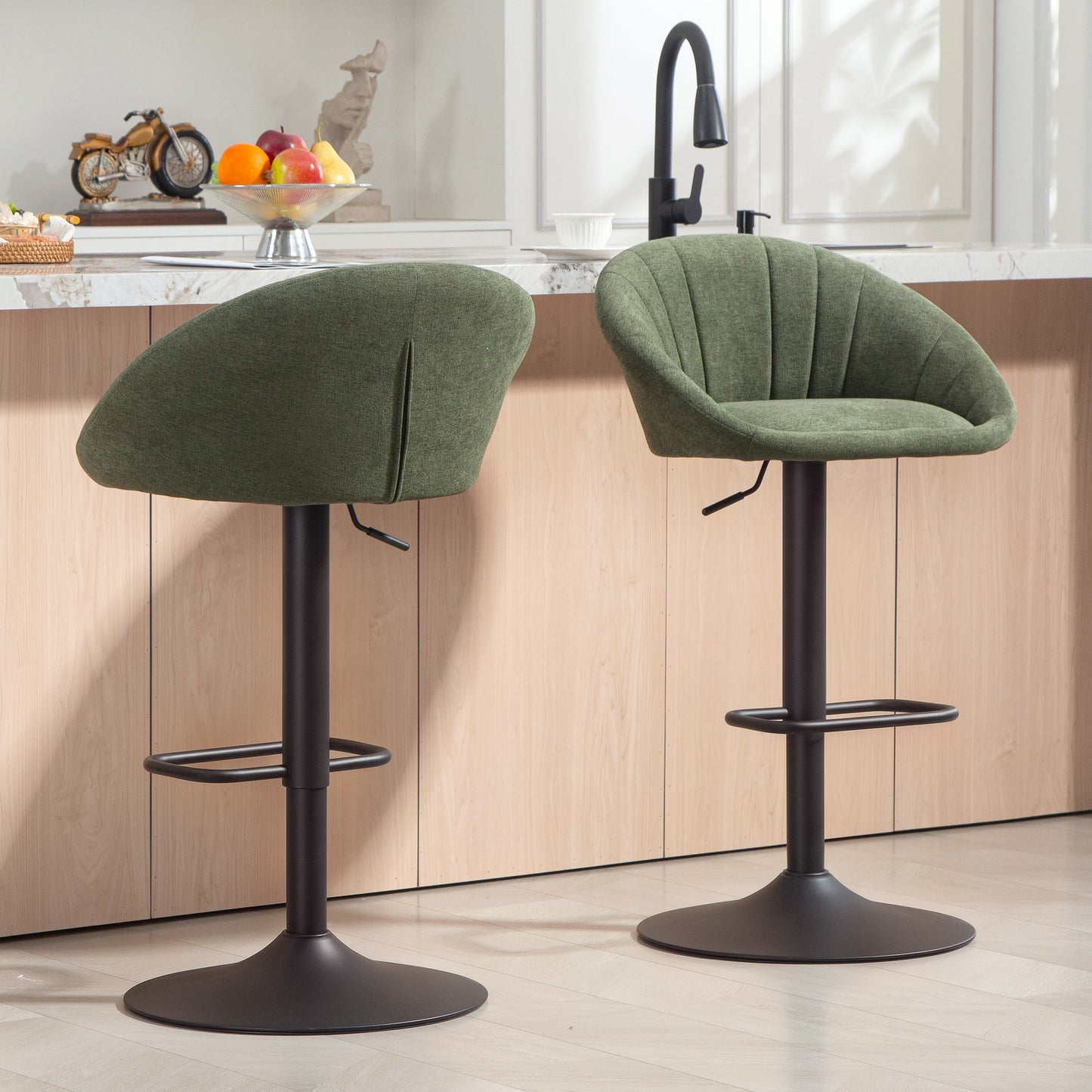 HOMCOM Set of Two Relaxed Tub Bar Stools Dark Green Adjustable Height 62 to 82 cm 360 Degree Swivel Seats