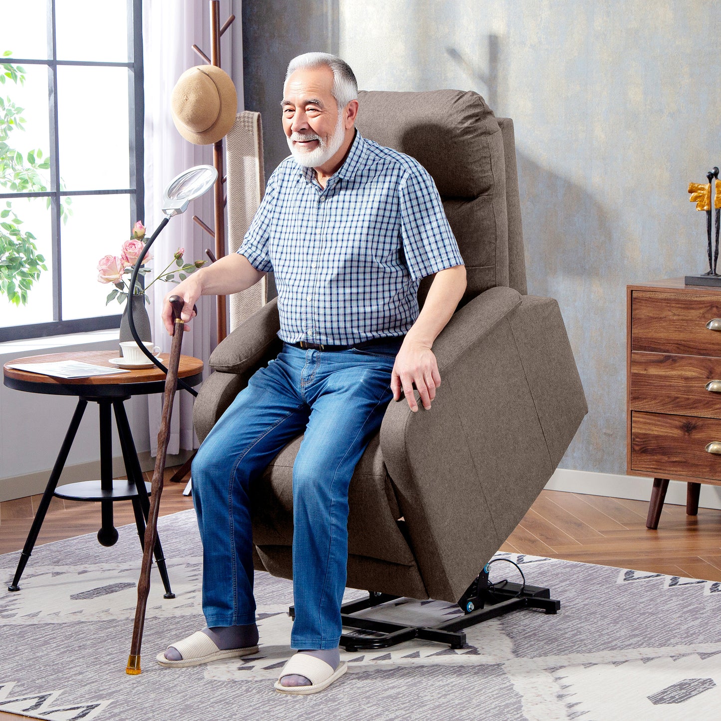 HOMCOM Electric Rise And Recline Armchair With Reading Light Brown Rises To 45 Degrees And Reclines To 135 Degrees